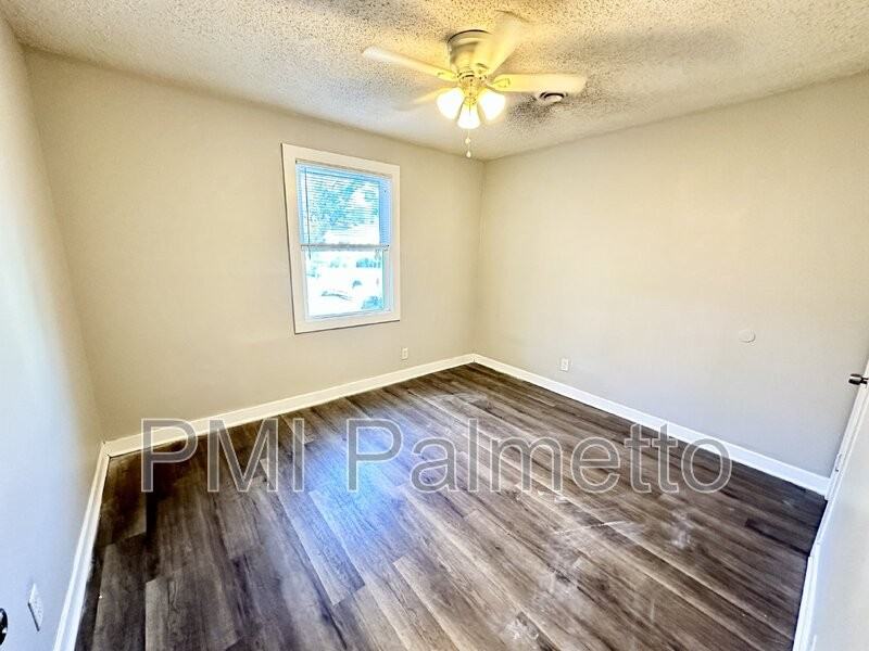 522 Jasper St - Photo 7 of 13