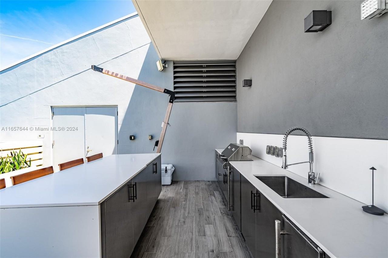 SE 7th St & S Miami Ave - Photo 4 of 25