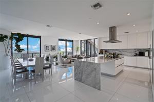 featured image of SE 7th St & S Miami Ave