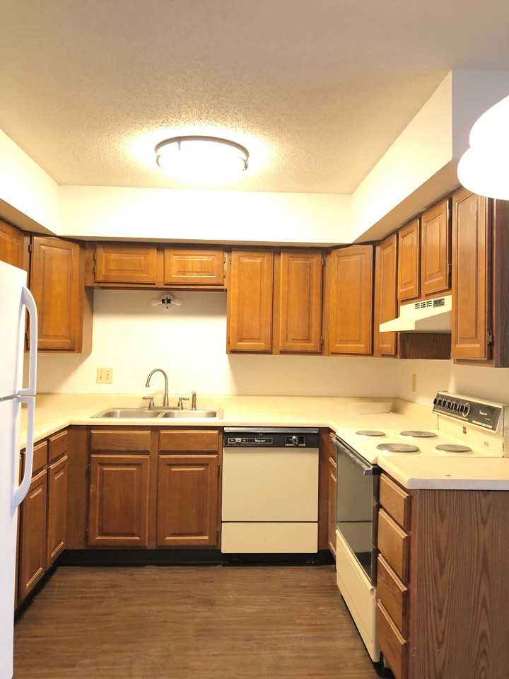 Stanton Apartments - Photo 4 of 21