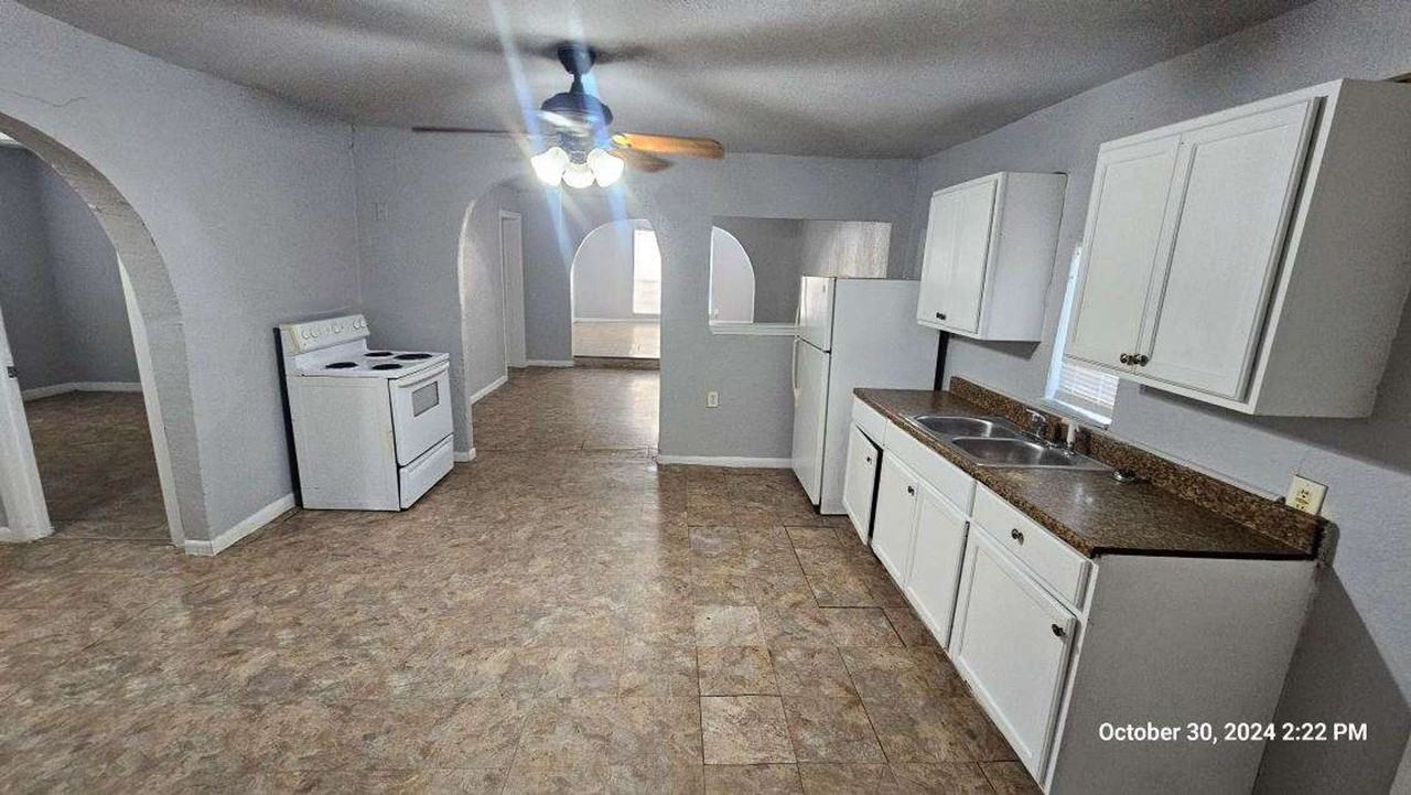 929 E Cannon St - Photo 3 of 10