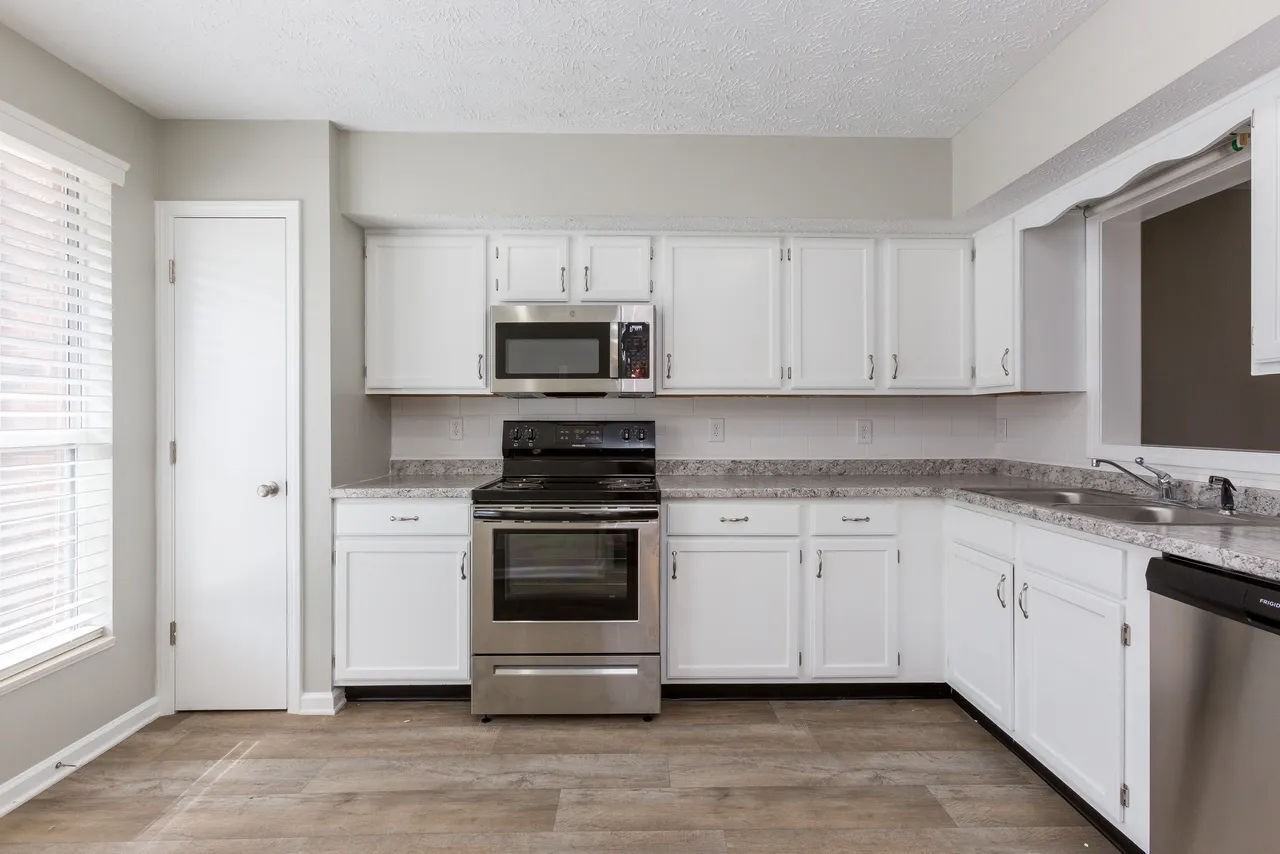 Dunbar Townhomes - Photo 4 of 19