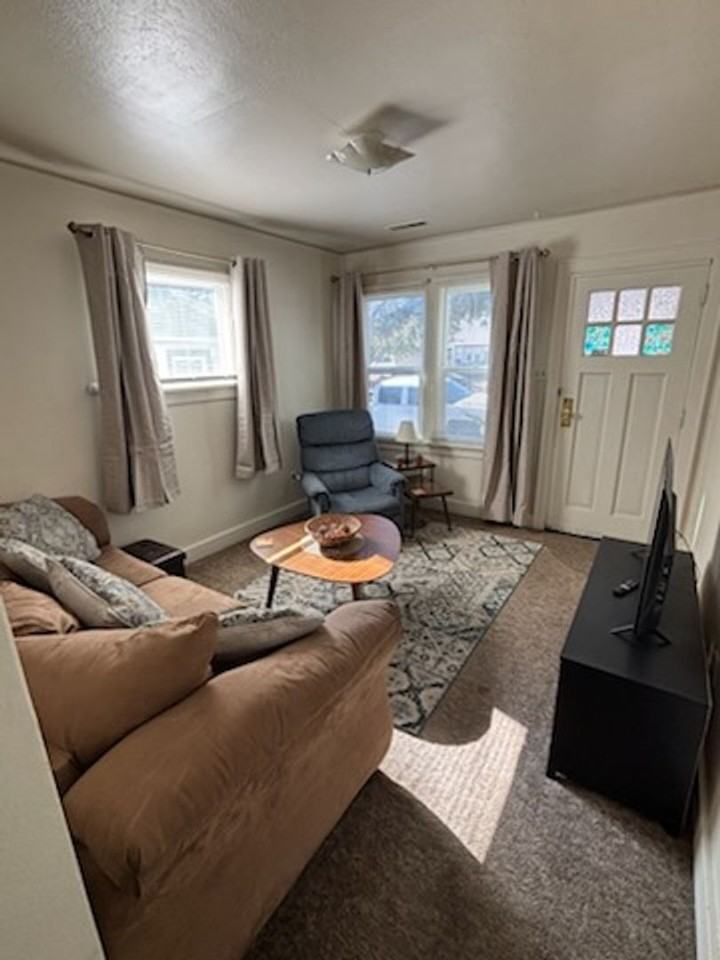 307 9th St - Photo 4 of 9