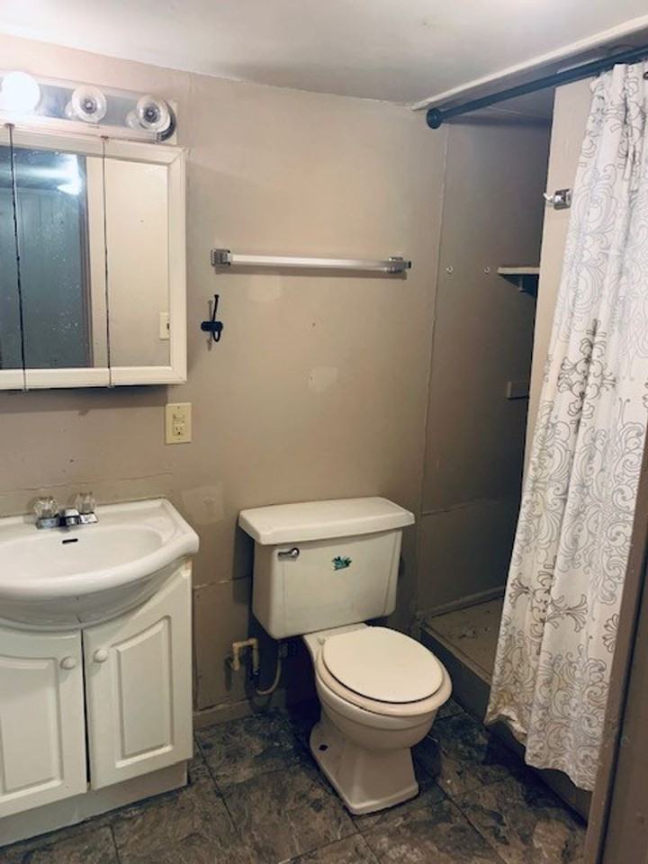 1106 17th Street - Photo 3 of 5