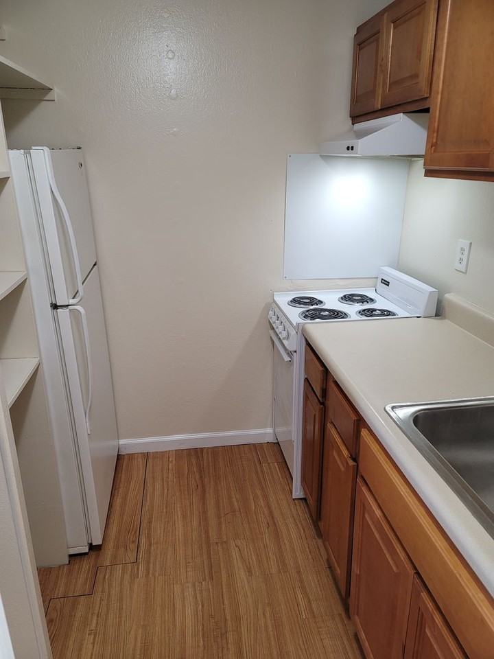 Greenleaf Apartments - Photo 6 of 9