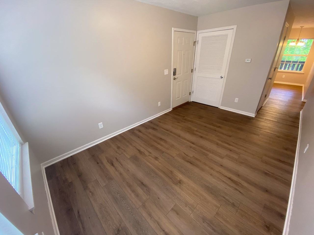 1102 Holloway St - Photo 3 of 14