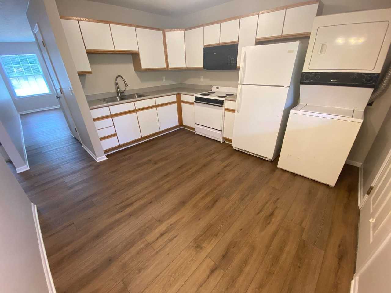 1102 Holloway St - Photo 6 of 14