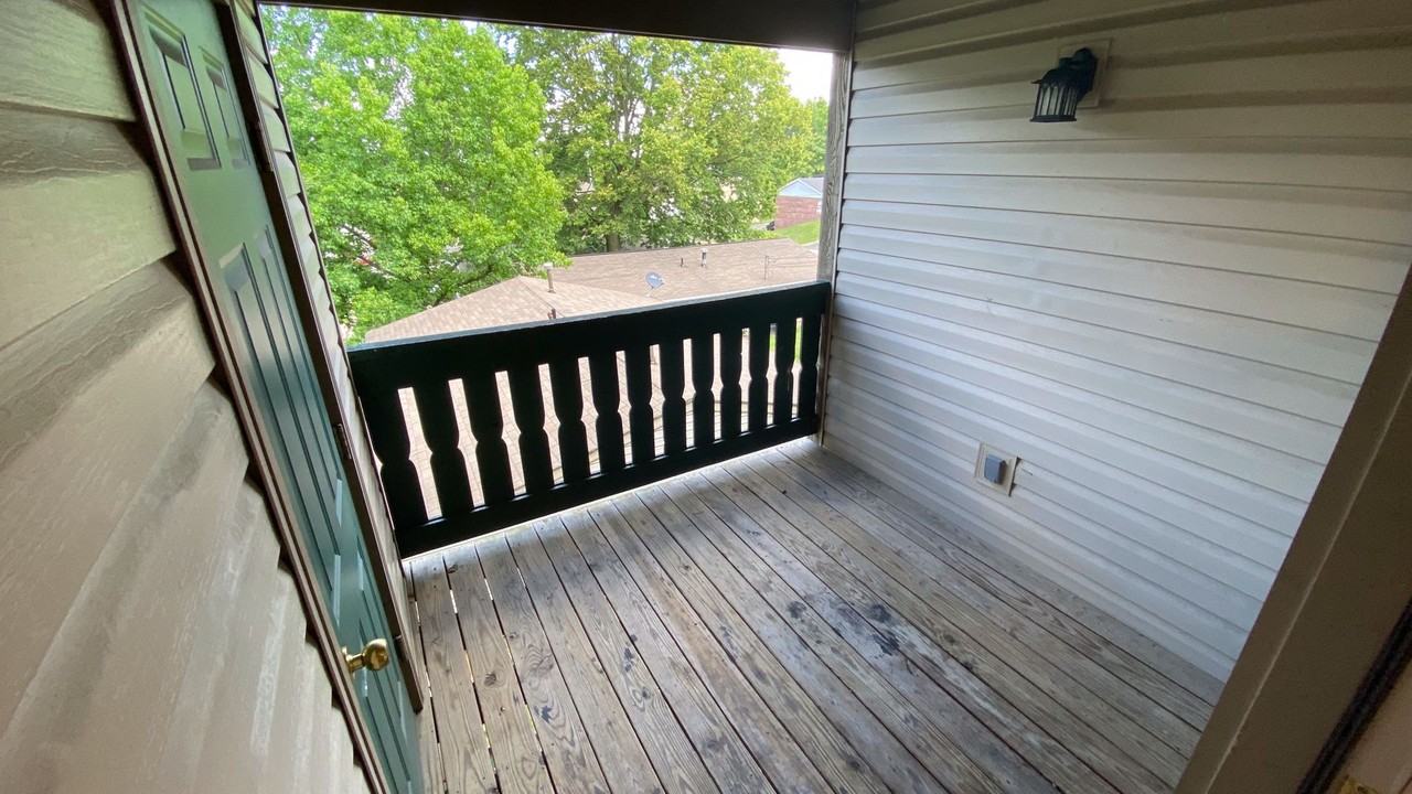 1102 Holloway St - Photo 7 of 14