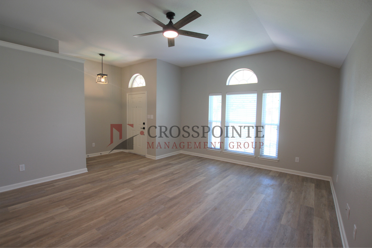 581 Frederick Cir - Photo 2 of 19