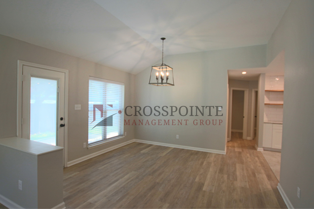 581 Frederick Cir - Photo 4 of 19