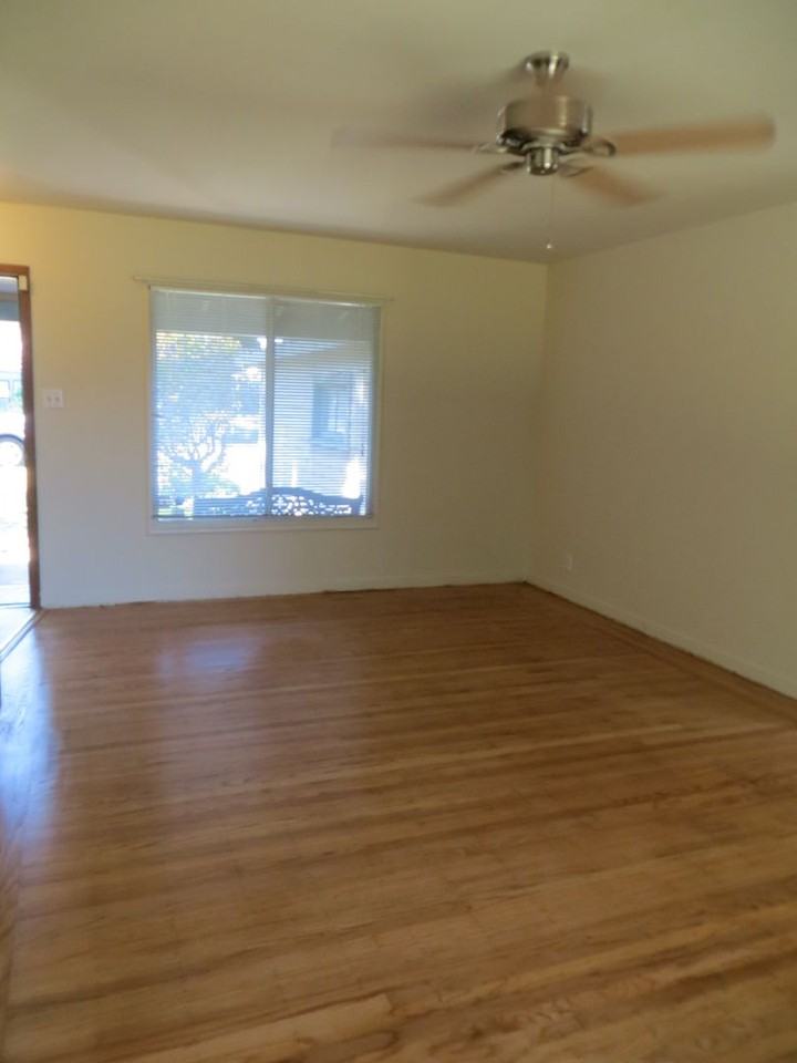 2513 Watson St - Photo 3 of 12