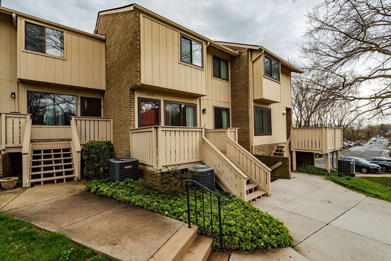 2476 Glengyle Dr - Photo 2 of 26