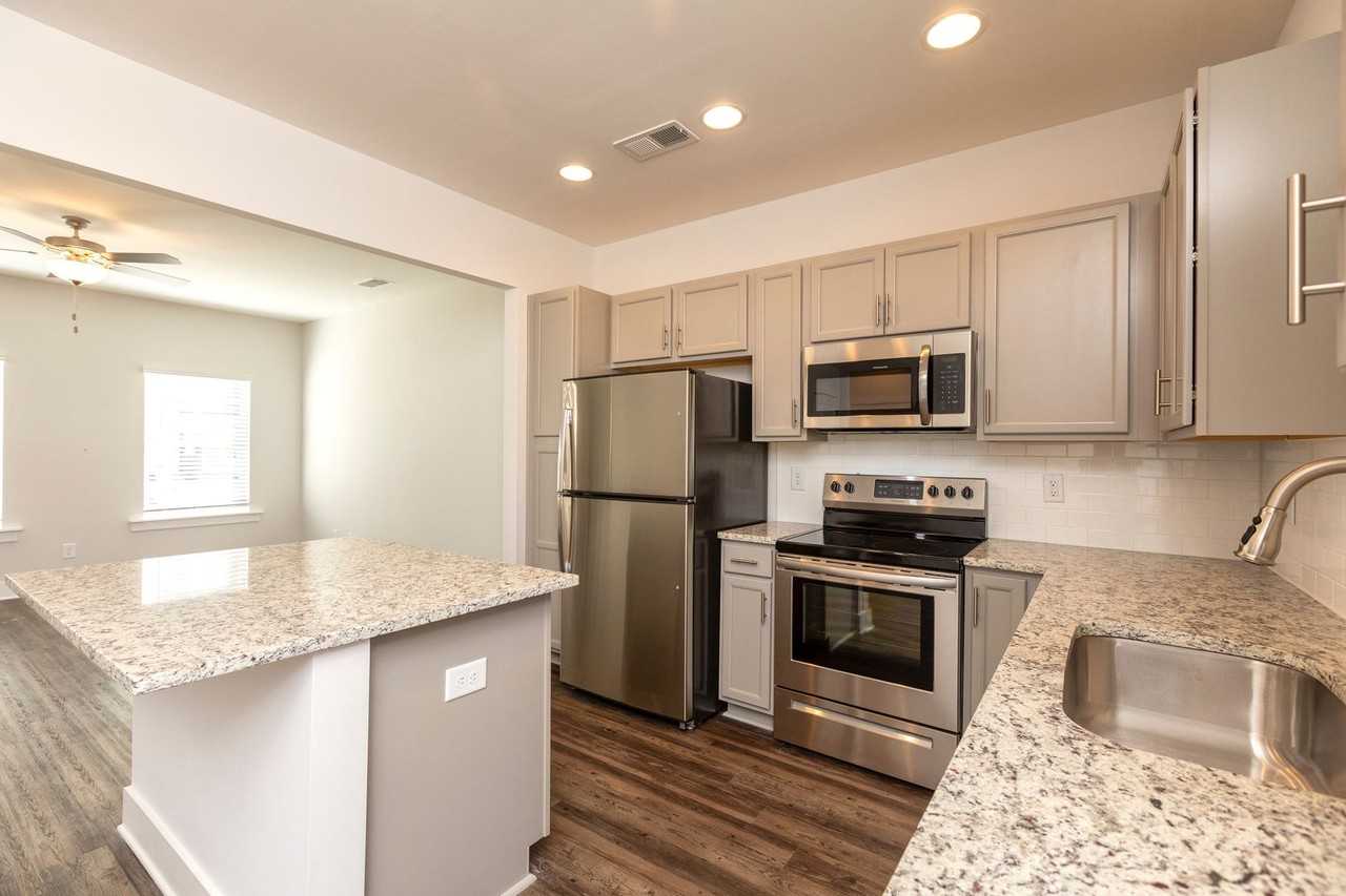 1276 Shades Ter - Photo 4 of 32