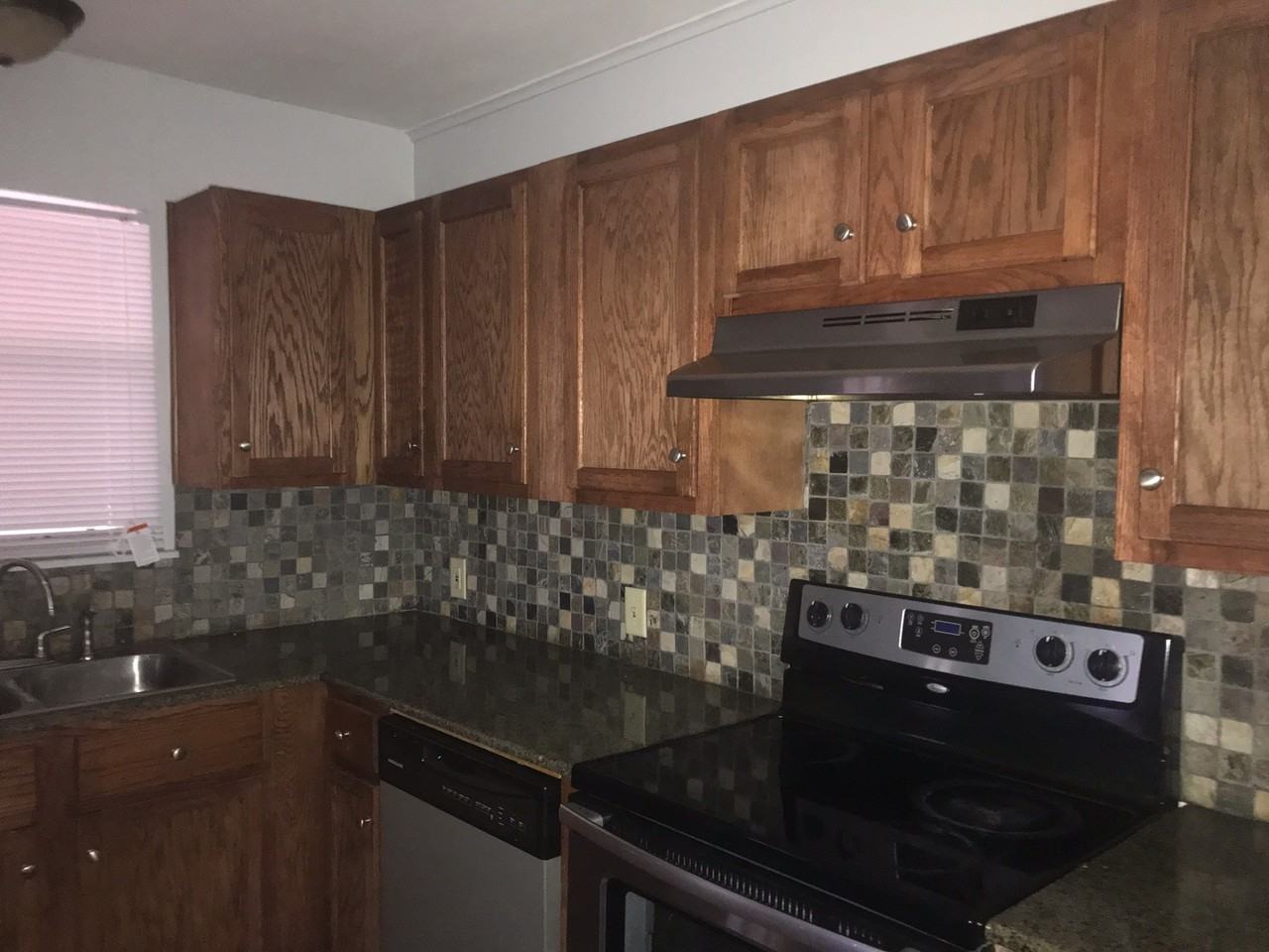 303 Drake Blvd - Photo 2 of 10