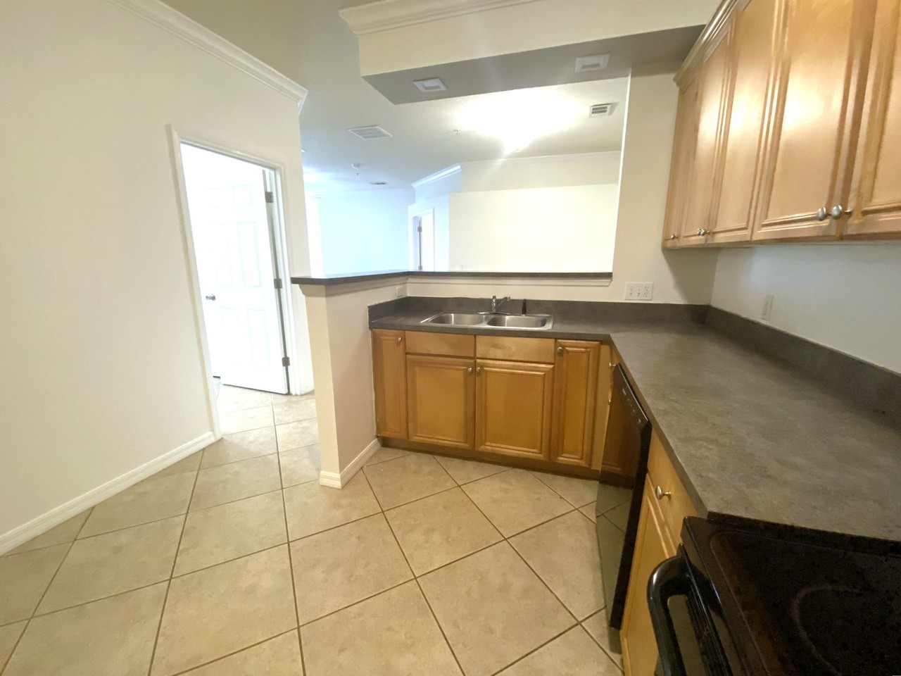 1142 Sw 9th Rd #403 - Photo 5 of 27