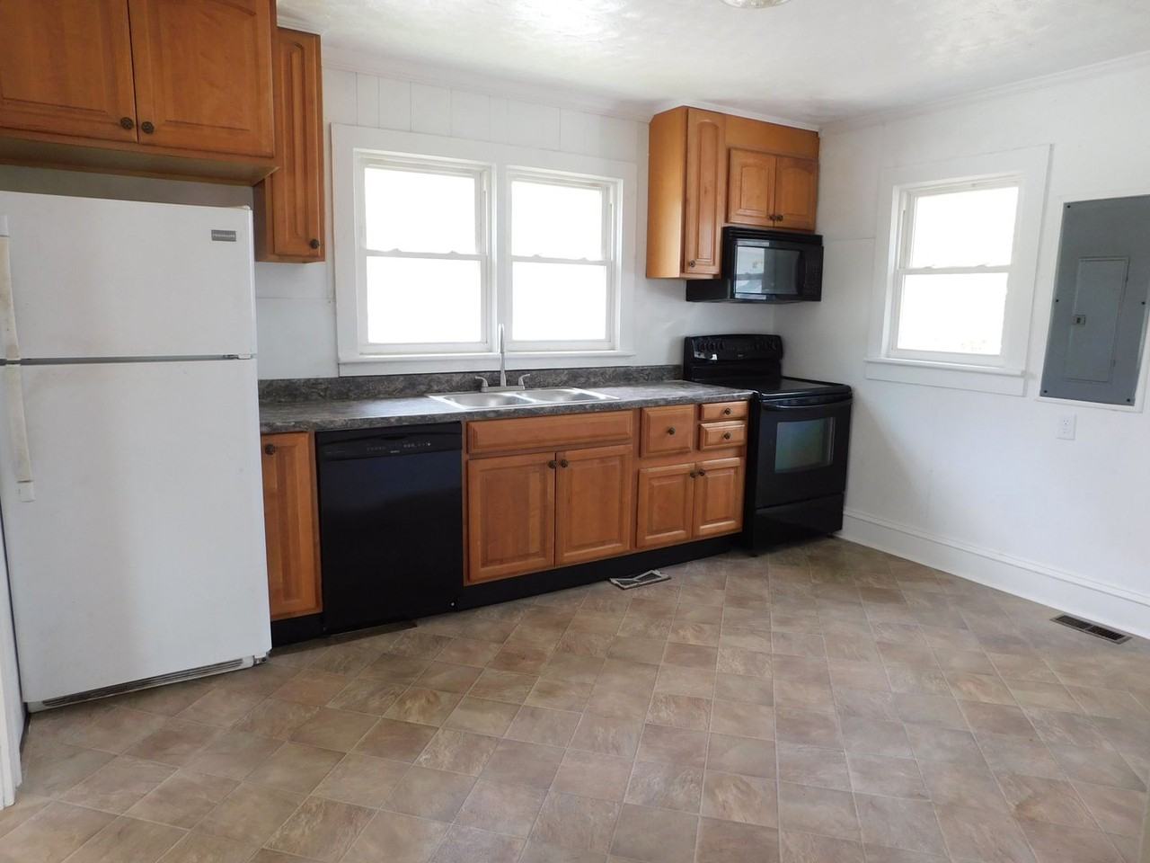 710 Walker Ave - Photo 2 of 11