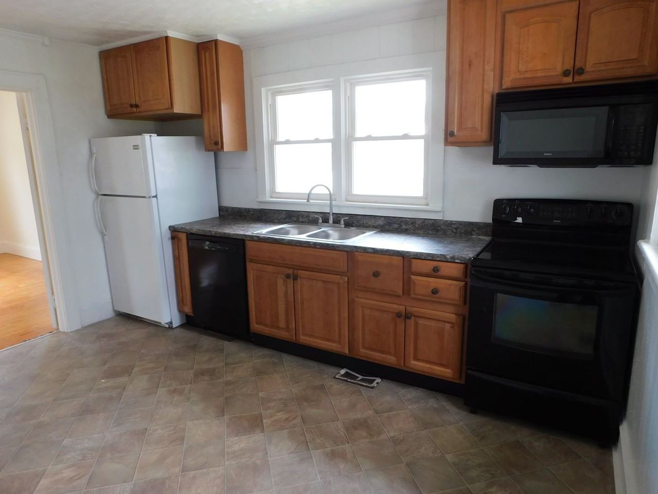710 Walker Ave - Photo 3 of 11