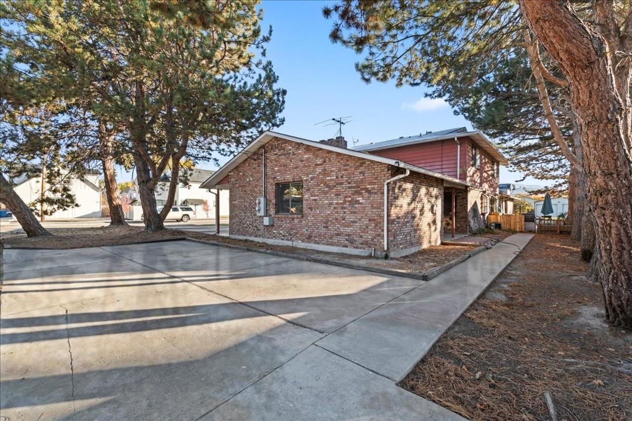 1307 W Warren St - Photo 2 of 21