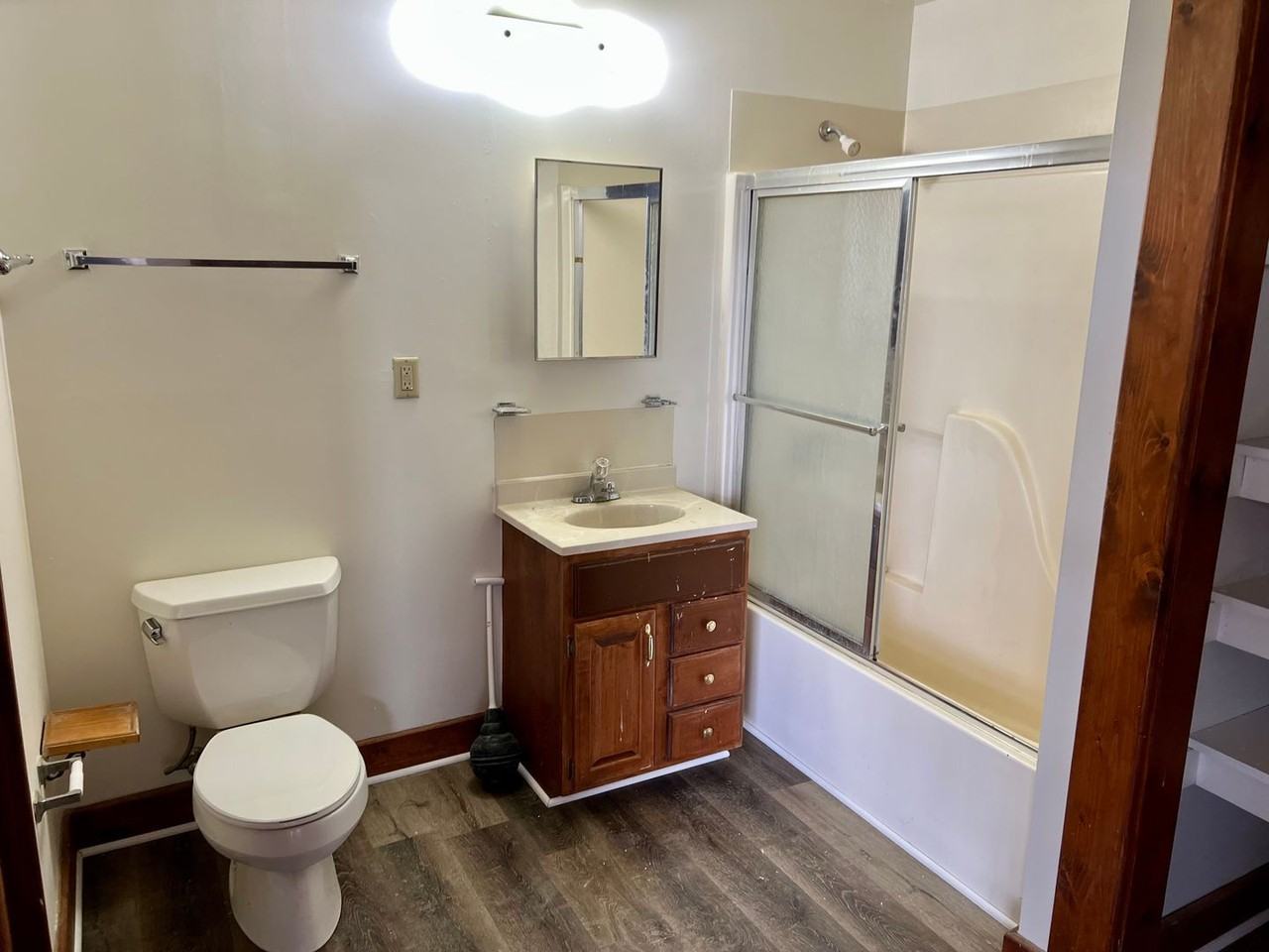 Hepburn - Photo 2 of 11