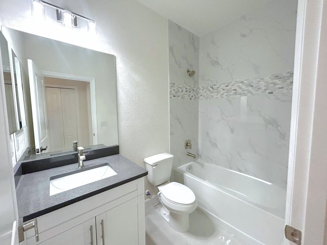 1905 Ne 2nd Ave - Photo 7 of 18