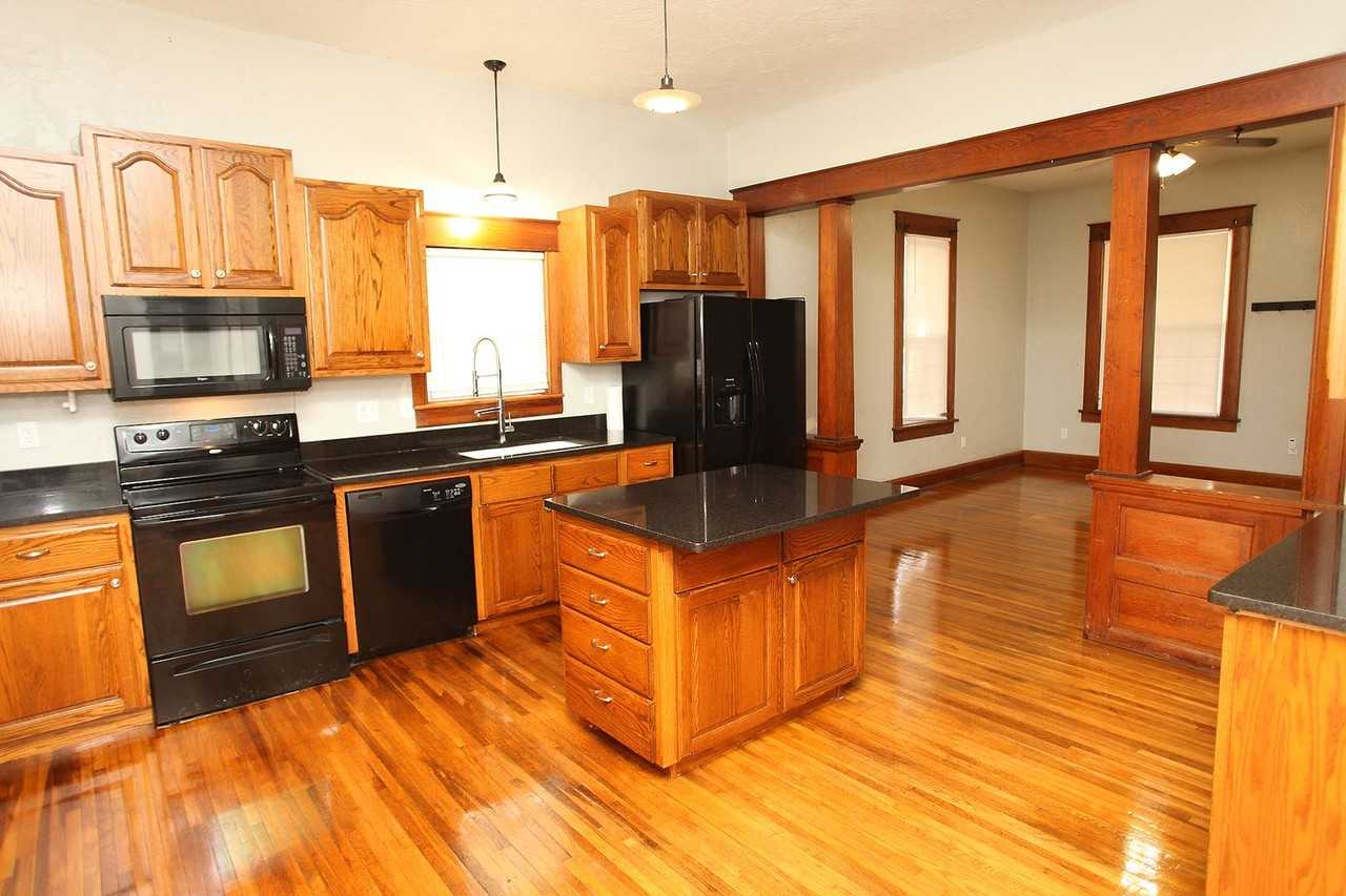 1037 W State St - Photo 2 of 17