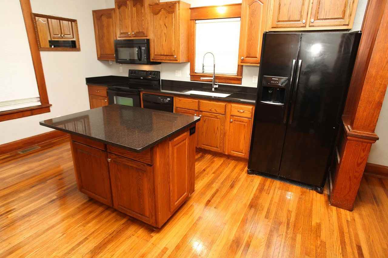 1037 W State St - Photo 3 of 17