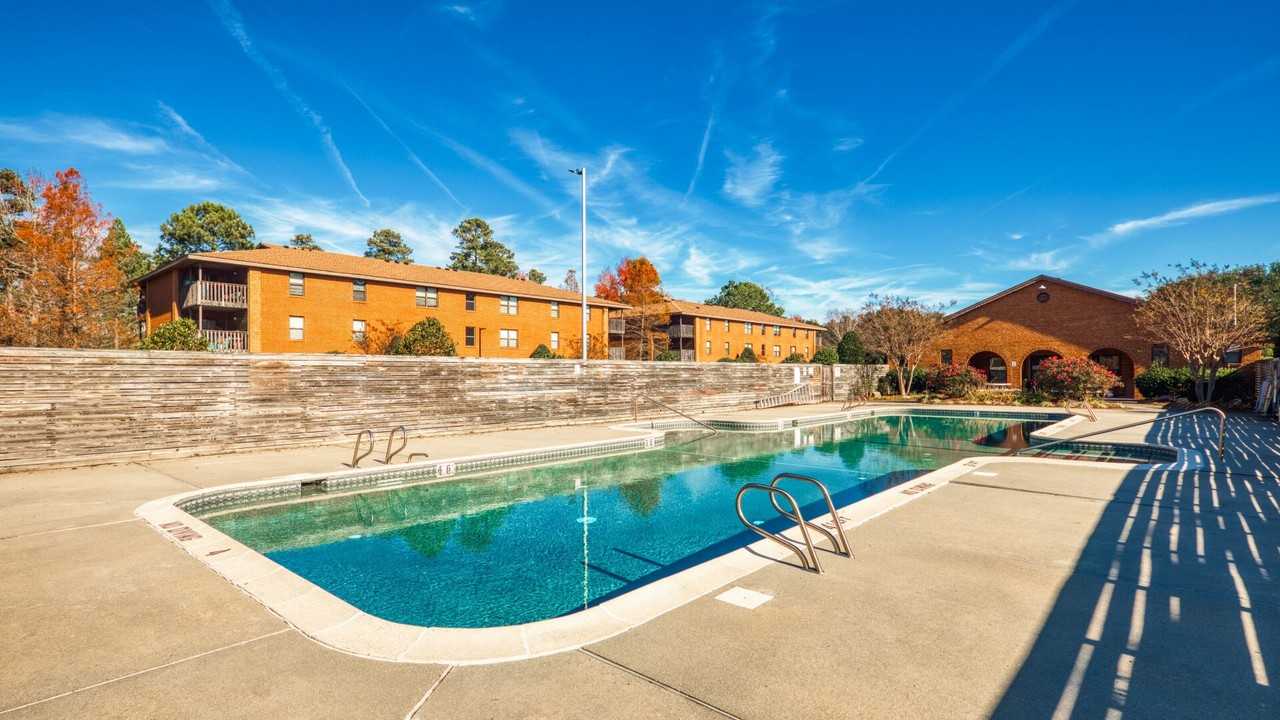 Emerald Lake - Photo 2 of 11