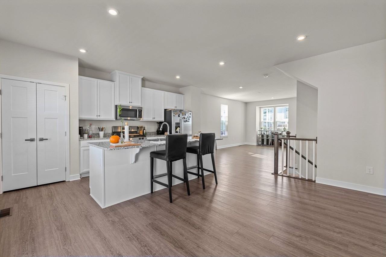 1211 Worden Way - Photo 4 of 39