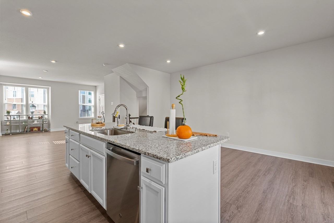 1211 Worden Way - Photo 6 of 39