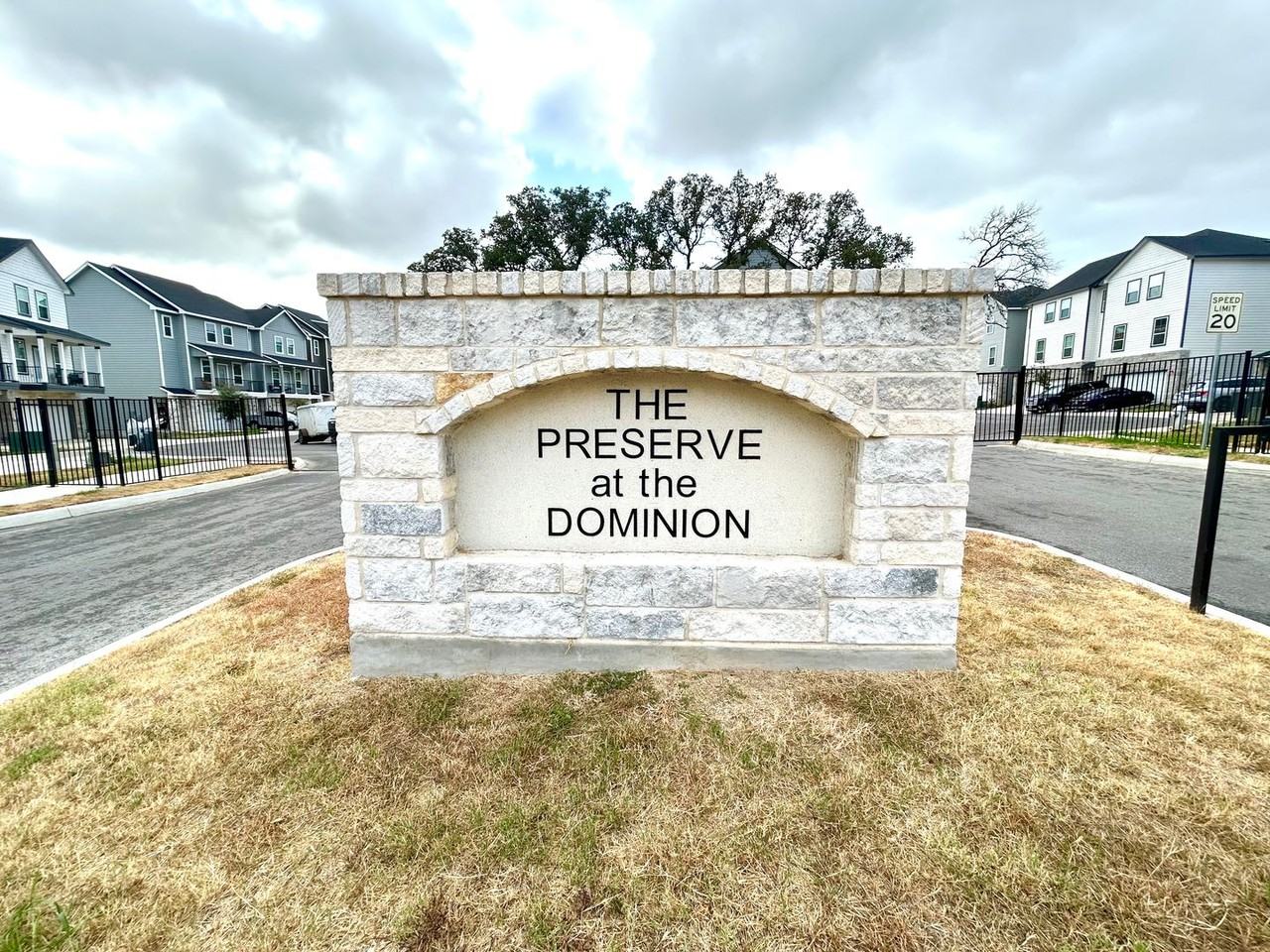 21414 Sir Walter Ln - Photo 2 of 33