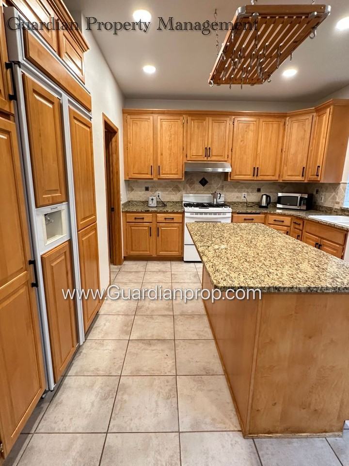 14699 Coachman Ct Ne - Photo 2 of 33