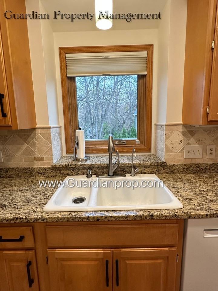 14699 Coachman Ct Ne - Photo 4 of 33