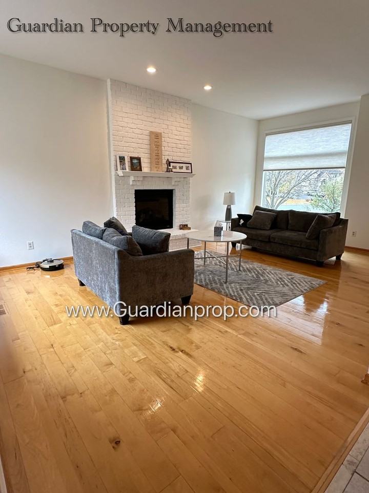 14699 Coachman Ct Ne - Photo 6 of 33