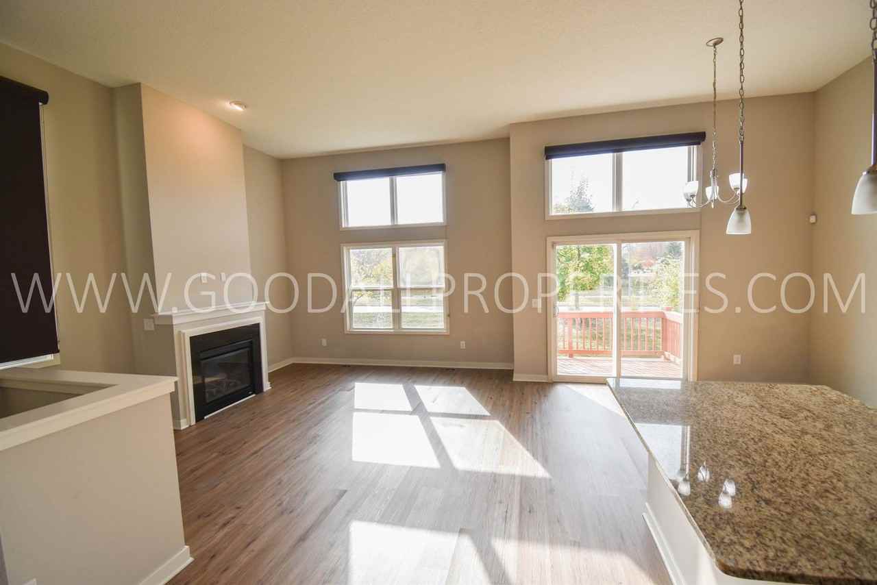 7890 Cottonwood Ln - Photo 4 of 31