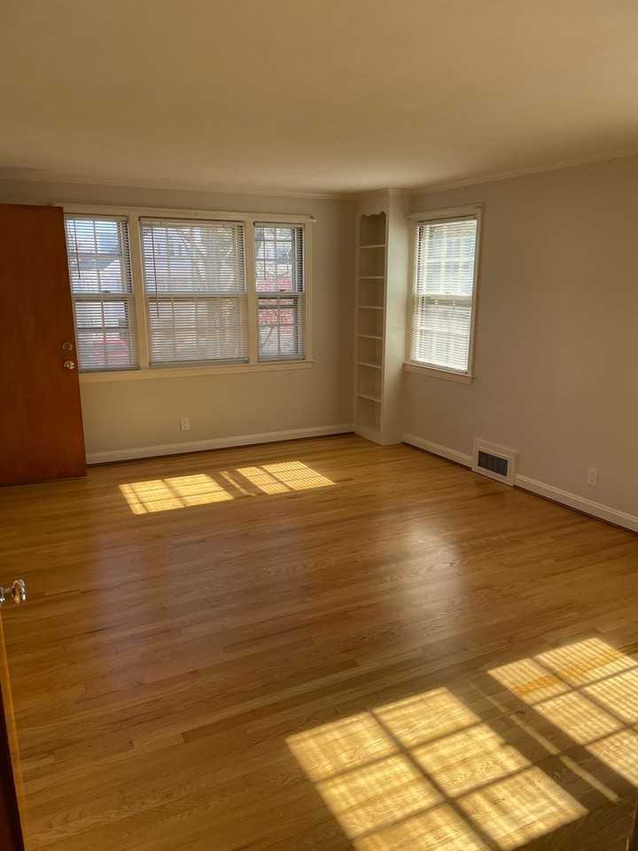 73 Maplewood Ave - Photo 4 of 10