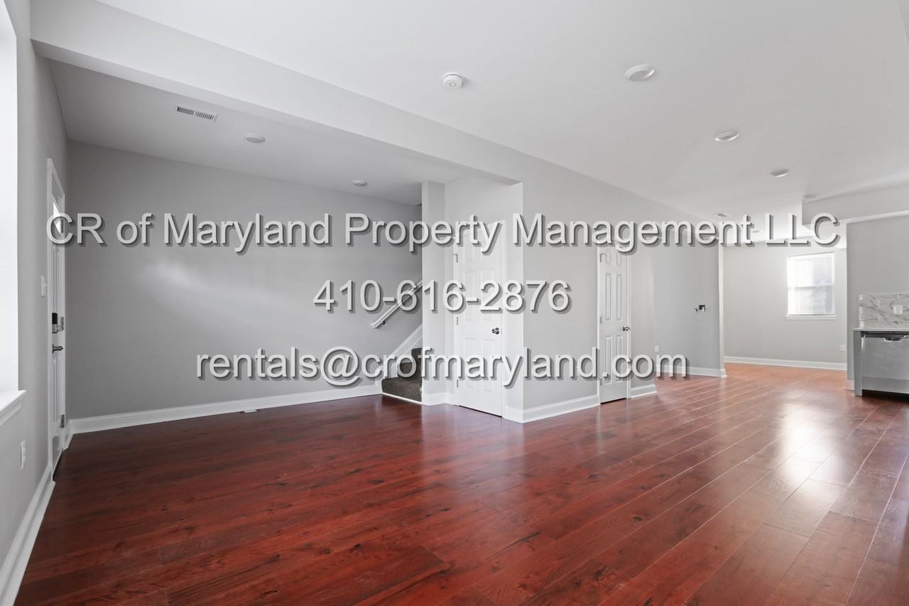 2807 Baker St - Photo 3 of 21