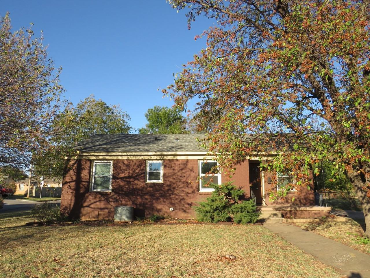 2945 Nw Euclid Ave - Photo 2 of 18