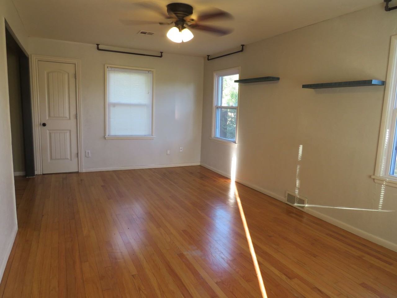 2945 Nw Euclid Ave - Photo 3 of 18