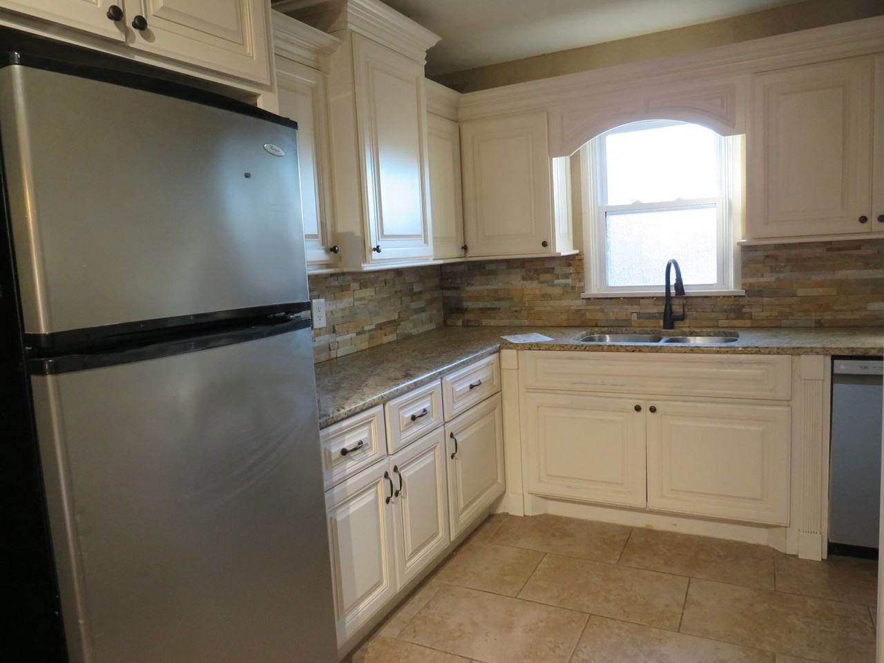 2945 Nw Euclid Ave - Photo 7 of 18