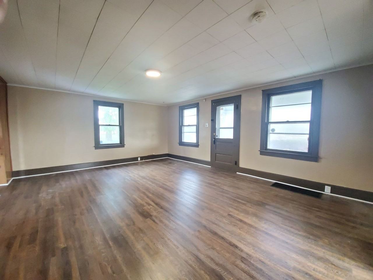 558 South Ave - Photo 3 of 21