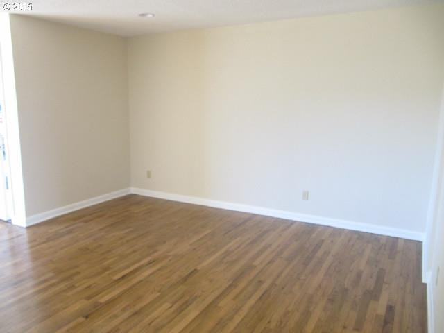 350 N Maple St - Photo 4 of 16