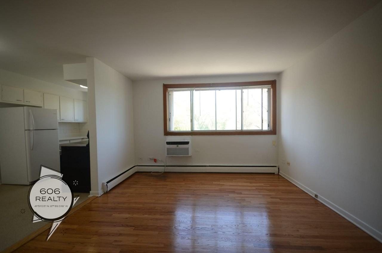 East Rogers Park Units on Juneway! - Photo 5 of 8