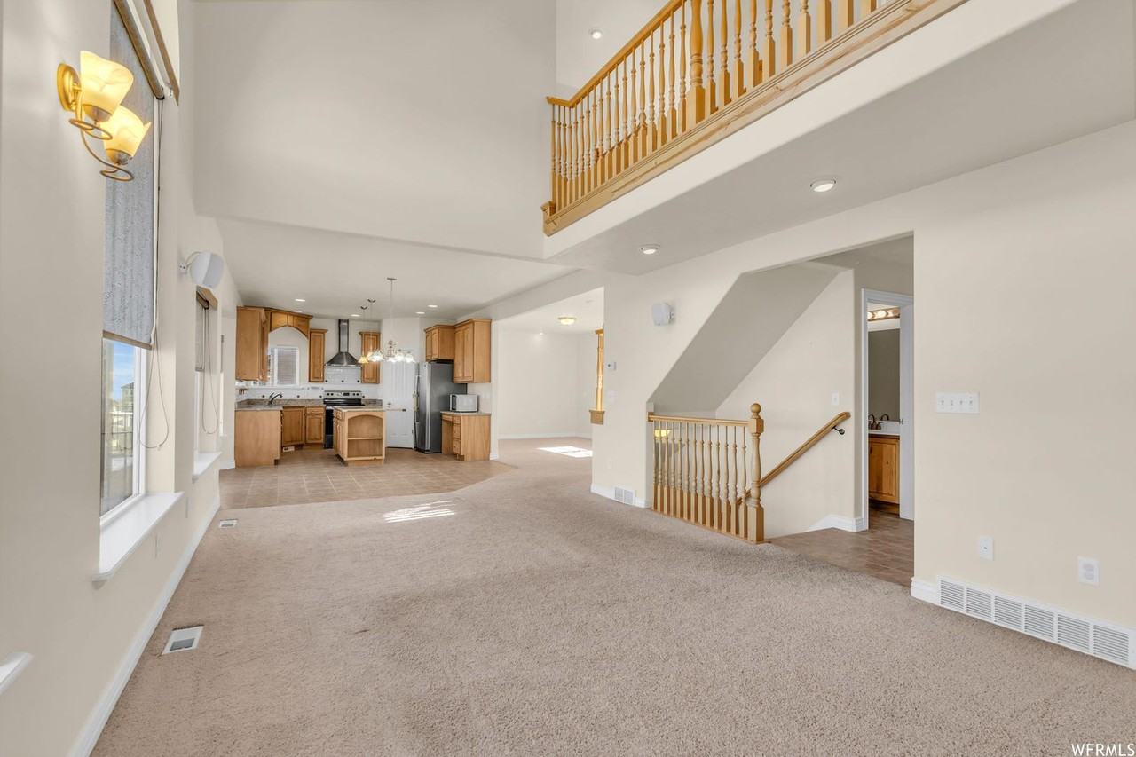 236 W Stillwater Dr - Photo 5 of 38