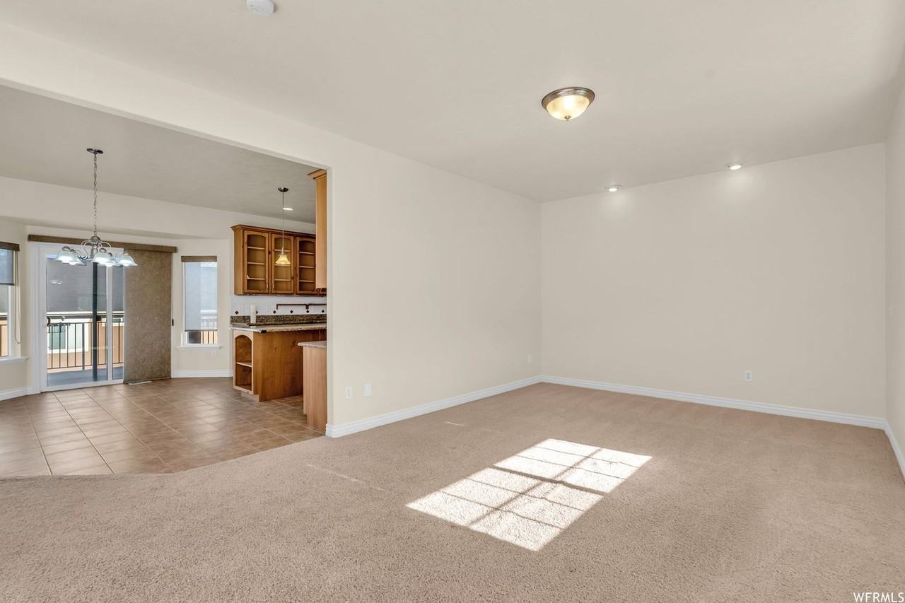 236 W Stillwater Dr - Photo 6 of 38