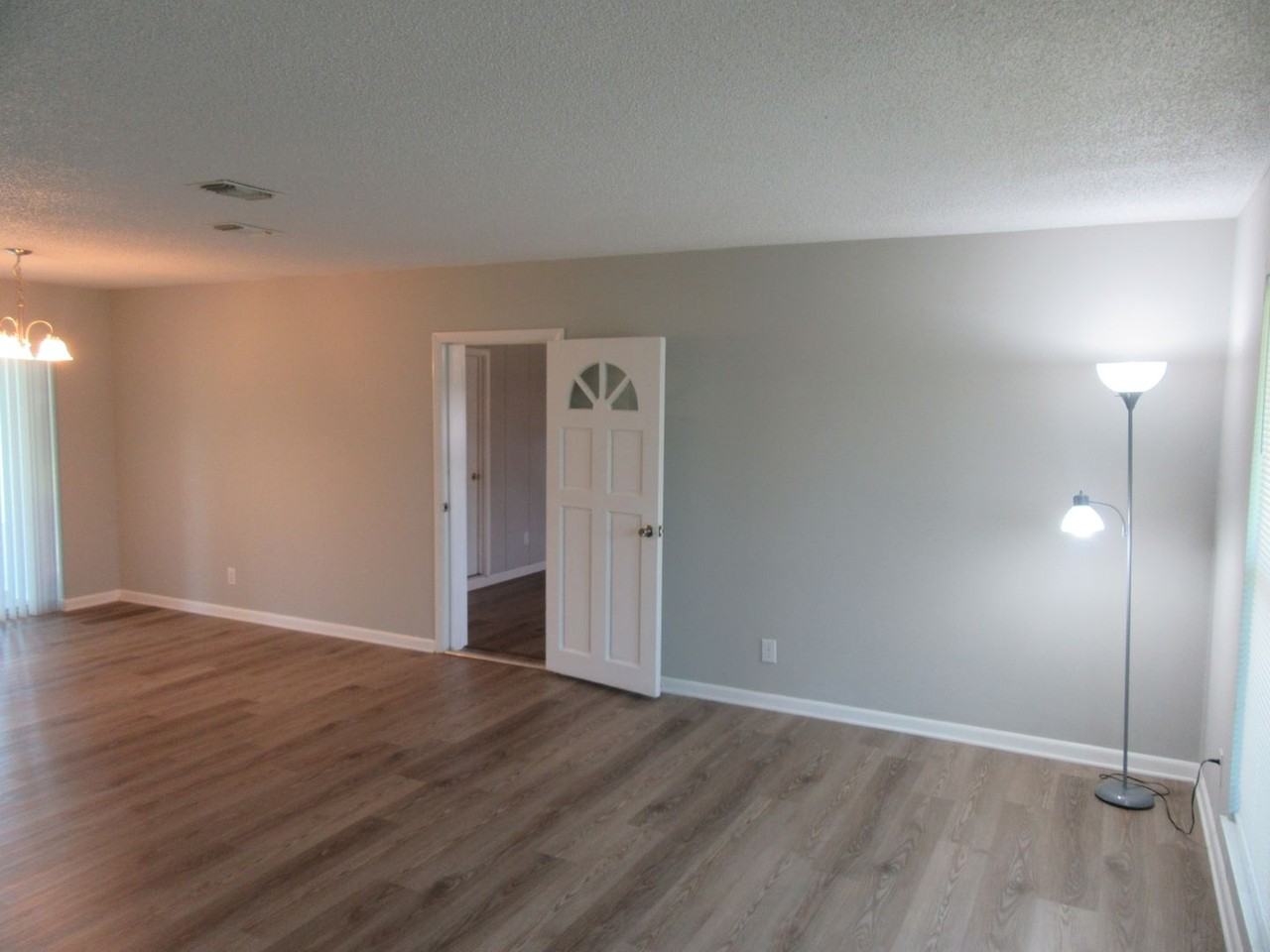 4131 Leslie Ln - Photo 2 of 28