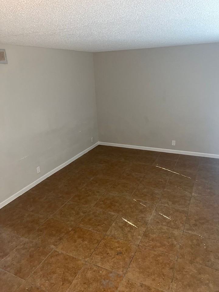 3503 Mercury St #B - Photo 4 of 25