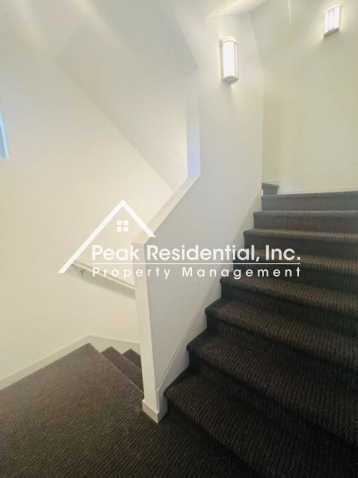 437 Lug Ln - Photo 4 of 18