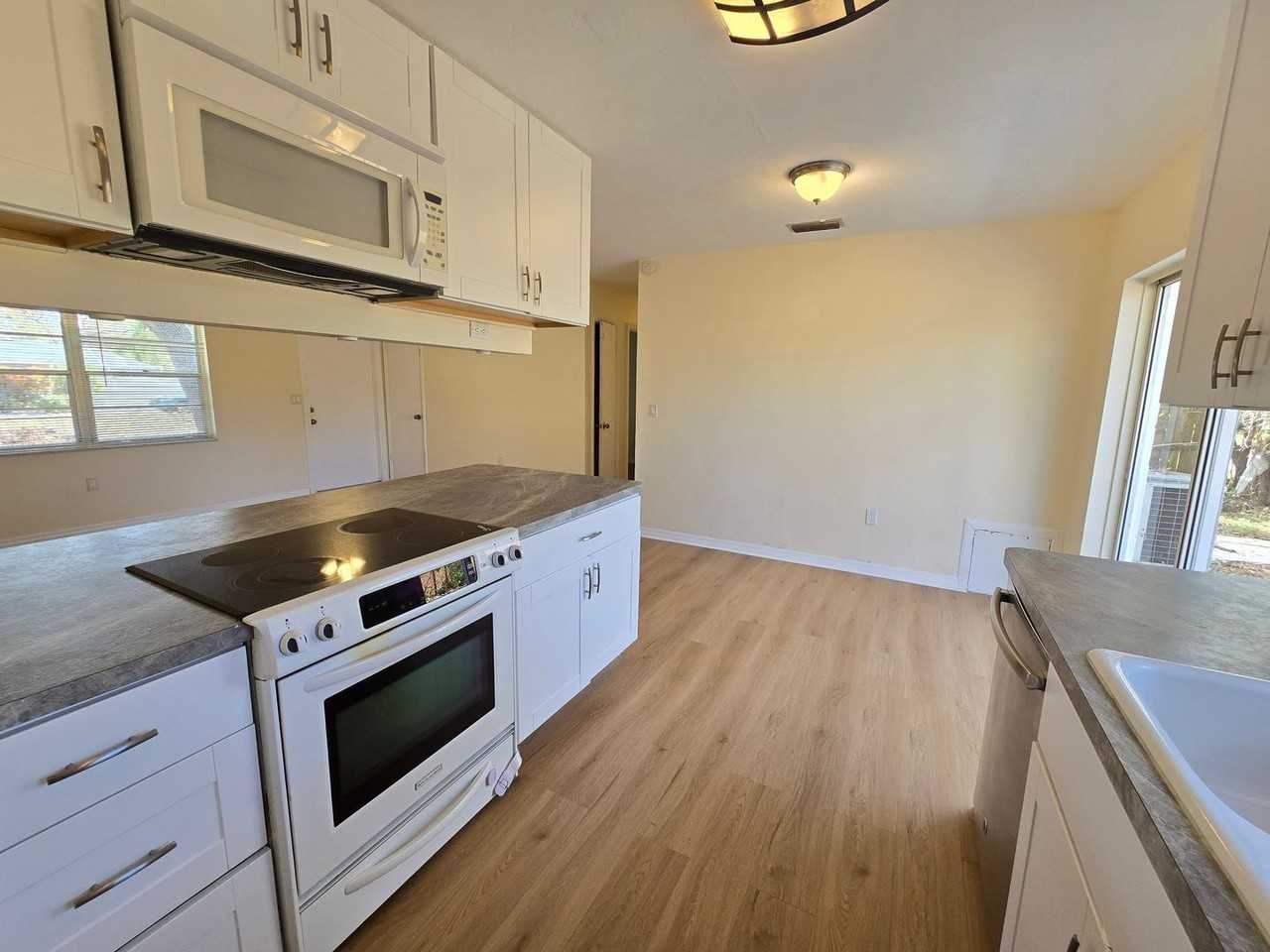 6040 Colonial Dr - Photo 6 of 18