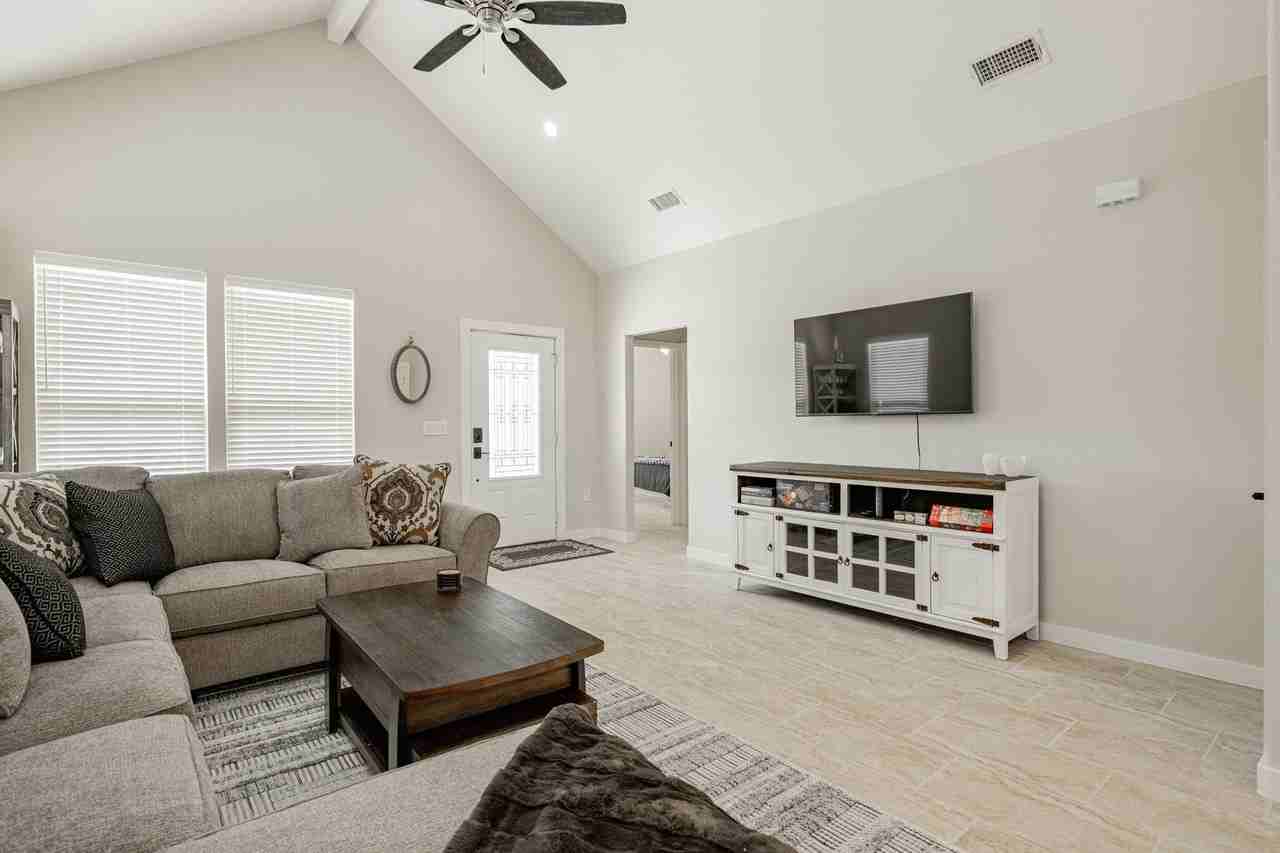 114 Sierra Madre St - Photo 4 of 34