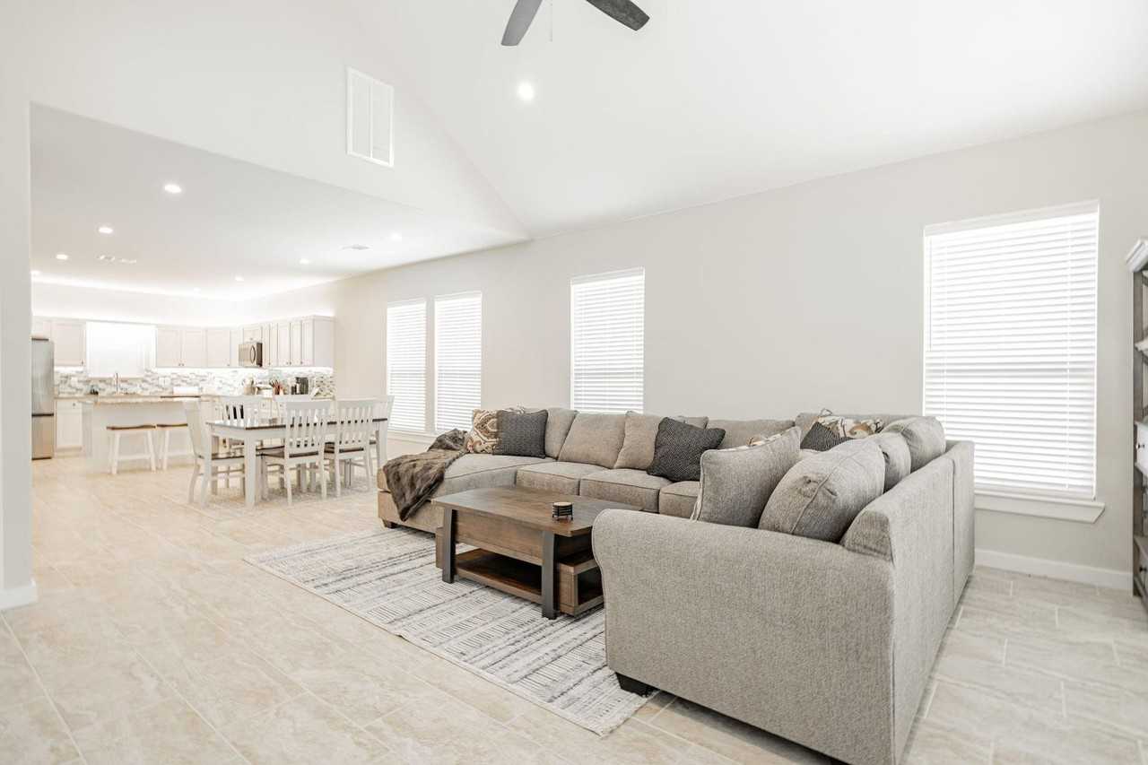 114 Sierra Madre St - Photo 6 of 34